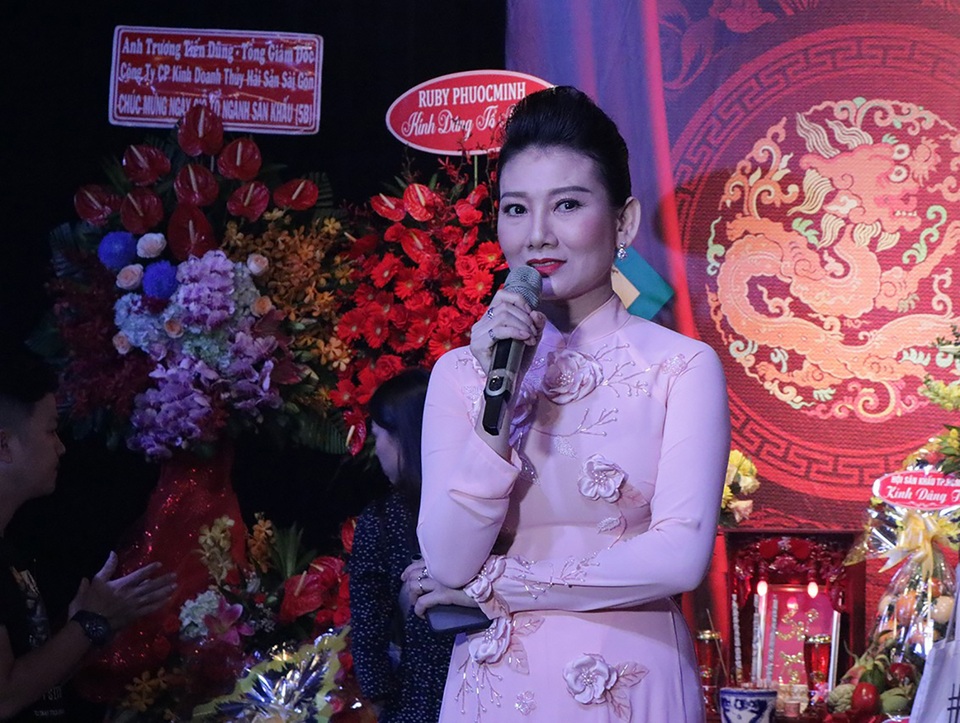 Khởi sắc sau dịch, đông đảo nghệ sĩ TPHCM dự ngày giỗ Tổ Sân khấu - 3 Khởi sắc sau dịch, đông đảo nghệ sĩ TPHCM dự ngày giỗ Tổ Sân khấu - 3