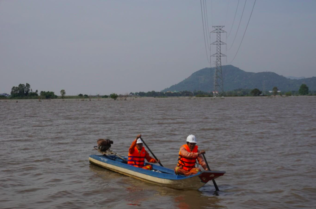 Truyền tải điện Miền Tây 3 thực hiện loạt giải pháp bảo đảm vận hành lưới điện - 1
