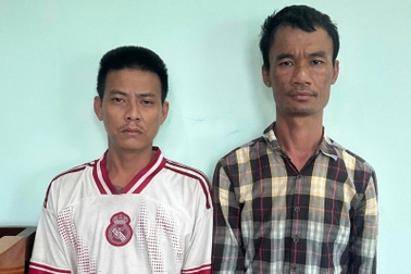 Bắt giữ 2 đối tượng hăm dọa, ném gạch vào nhà người phụ nữ ở TPHCM