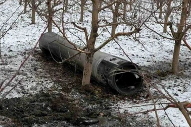 Mảnh tên lửa nghi từ chiến sự Nga - Ukraine rơi xuống Moldova