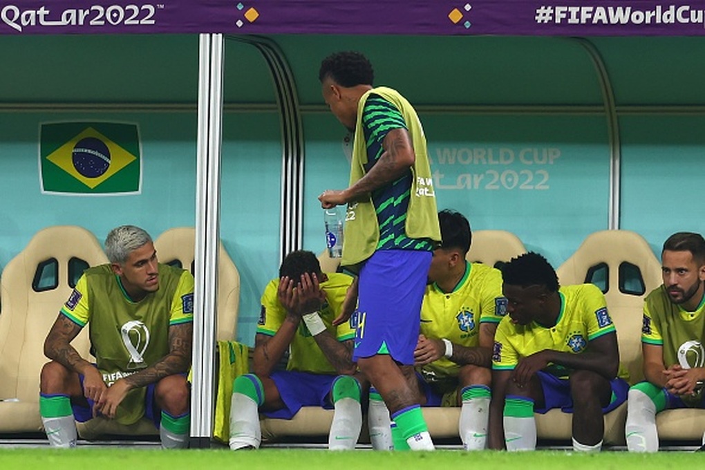 Neymar bật khóc vì chấn thương trong ngày Brazil chiến thắng - 3 Neymar bật khóc vì chấn thương trong ngày Brazil chiến thắng - 3