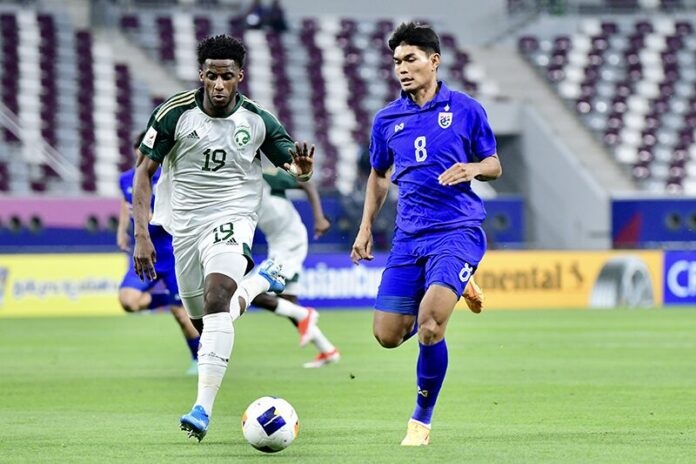 Thua thảm U23 Saudi Arabia, U23 Thái Lan rơi xuống mặt đất - 2