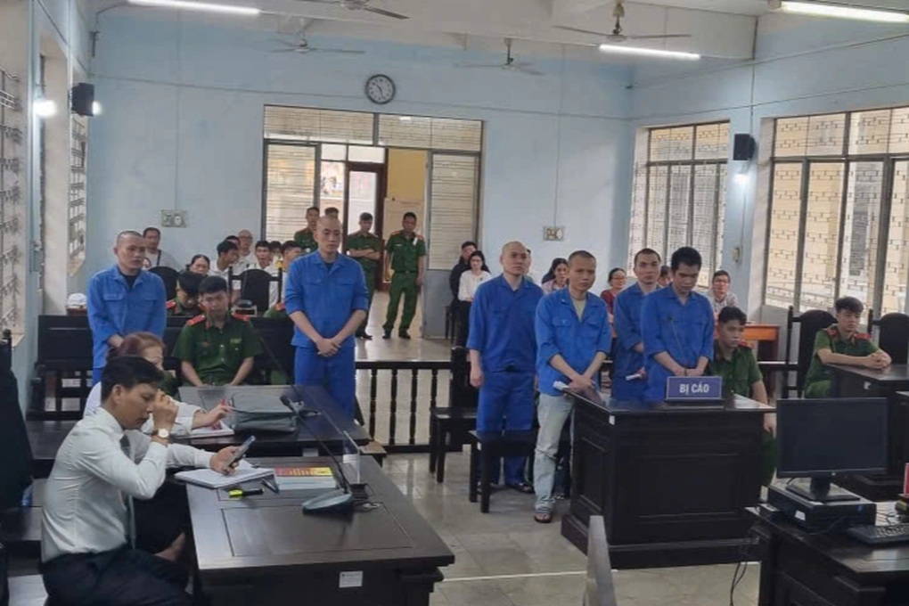 Lĩnh án tù vì ép con nợ lên ô tô, chở đi lòng vòng để đòi tiền - 1 Lĩnh án tù vì ép con nợ lên ô tô, chở đi lòng vòng để đòi tiền - 1