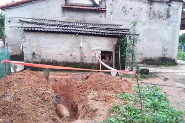 Kinh hãi phát hiện quả bom trên mảnh đất đã sống 40 năm