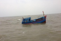 Tàu hàng đâm chìm tàu cá, bỏ mặc 6 ngư dân chới với dưới biển