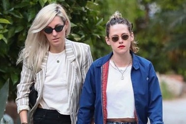 Nữ diễn viên Kristen Stewart đính hôn với người tình đồng giới