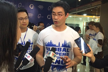 Giám đốc Diễn đàn kinh tế thế giới truyền cảm hứng khởi nghiệp cho bạn trẻ Việt