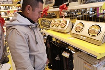 Rét đậm 11-14 độ C, máy sưởi, đèn sưởi trở thành món hàng "hot"