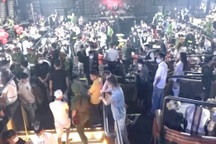 Phát hiện gần 100 người "phê" ma túy trong quán bar ở TPHCM