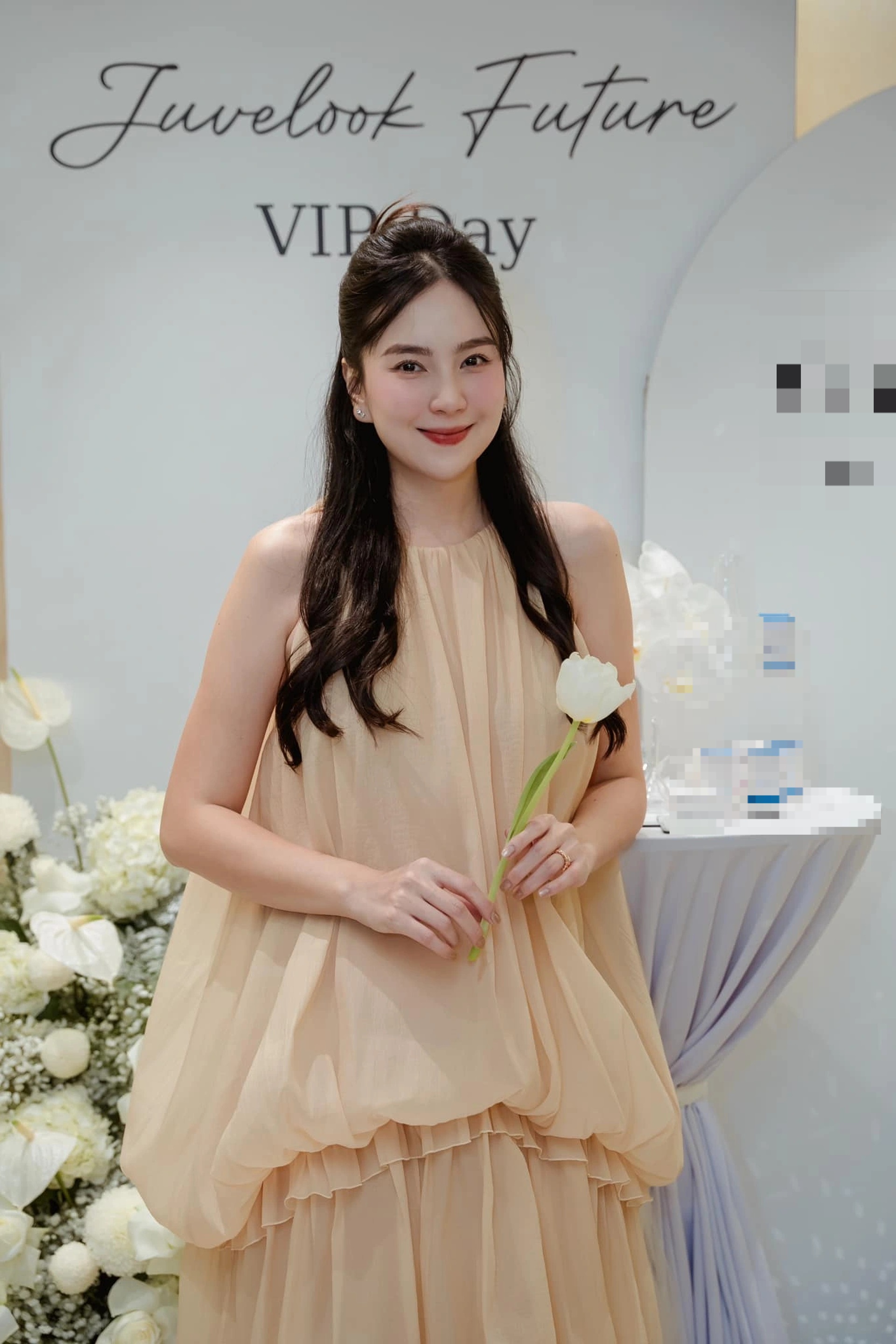 MC Mai Ngọc mang bầu ở tuổi 35: Nhan sắc rạng rỡ, vóc dáng thon gọn - 2