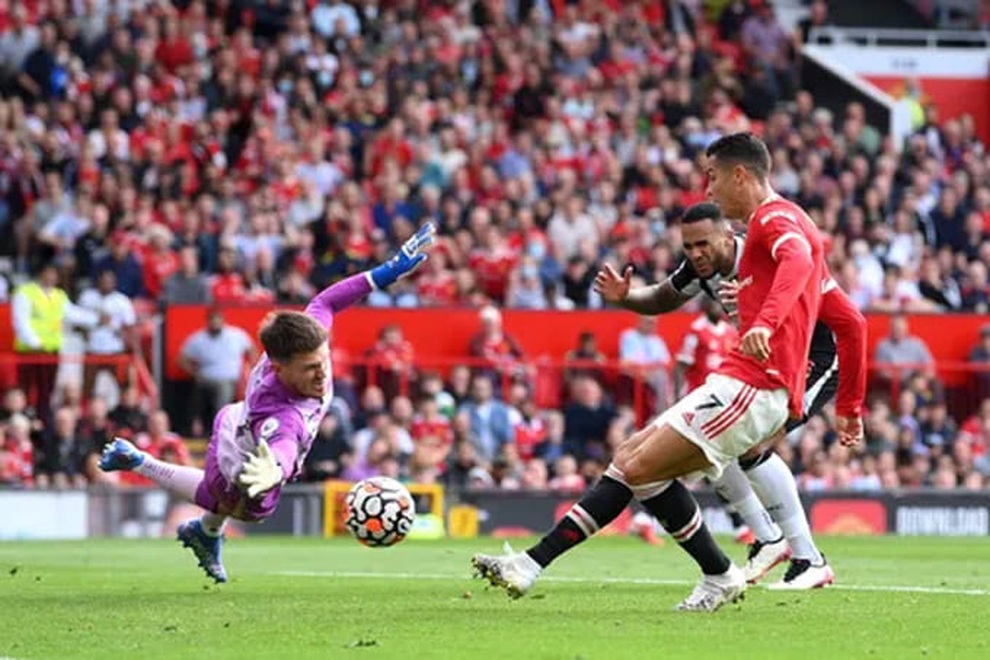 C.Ronaldo lọt top 5 cỗ máy ghi bàn sau cú đúp ở trận ra mắt Man Utd - 3 C.Ronaldo lọt top 5 cỗ máy ghi bàn sau cú đúp ở trận ra mắt Man Utd - 3
