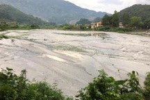 Bộ TN-MT kiểm tra sự cố vỡ hồ thải, Lào Cai tạm đóng cửa nhà máy