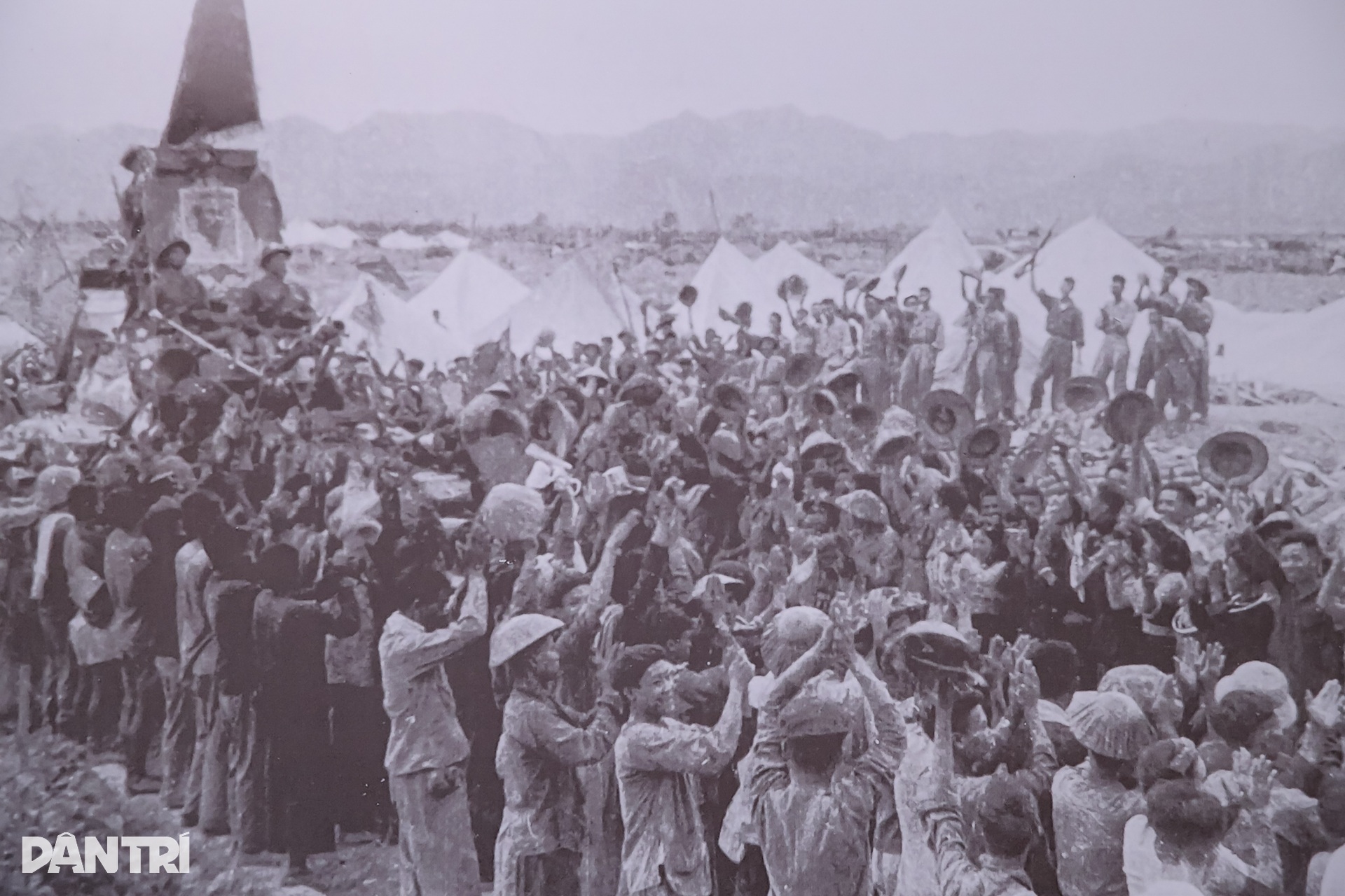 Ngắm những kỷ vật chiến thắng Điện Biên Phủ được trưng bày tại TPHCM - 11 Ngắm những kỷ vật chiến thắng Điện Biên Phủ được trưng bày tại TPHCM - 11