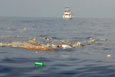 Rác thải nhựa đe dọa các vùng biển Việt Nam