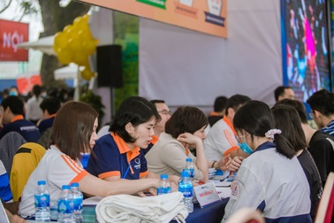 Phụ huynh đồng hành chọn trường cùng con