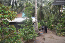 Bị nện búa vào đầu vì can ngăn đánh nhau