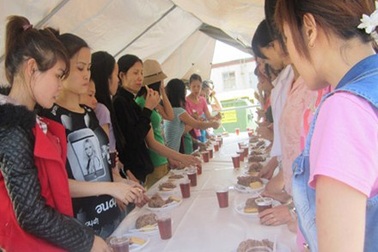 Nga cấp gạo, buộc trục xuất lao động Việt tại khu tạm giữ