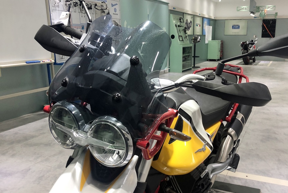Hé lộ hai mẫu Aprilia và Moto Guzzi chính hãng đầu tiên tại Việt Nam - 12 Hé lộ hai mẫu Aprilia và Moto Guzzi chính hãng đầu tiên tại Việt Nam - 12