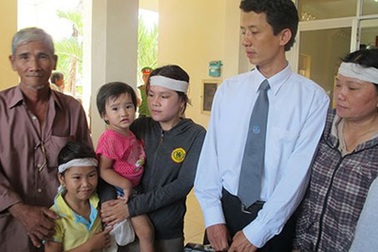 Vụ năm CA đánh chết người ở Phú Yên: CA, tòa, viện đòi ‘xử’ luật sư