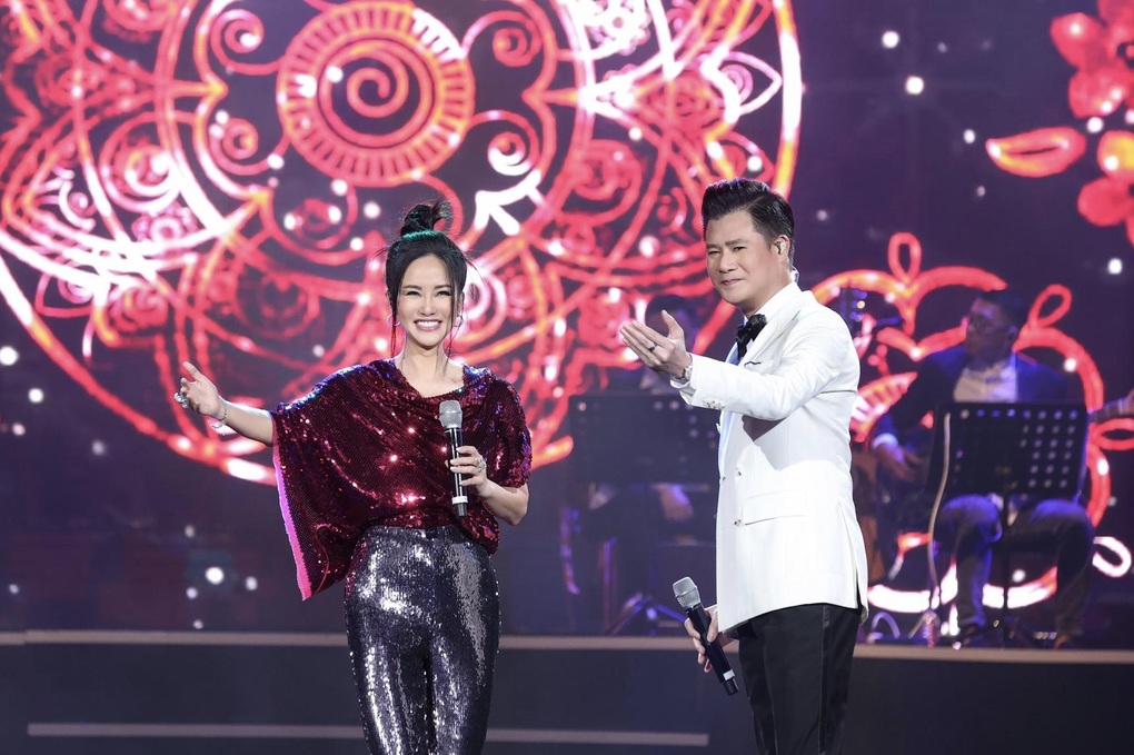 Hồng Nhung xin làm ca sĩ hát đám cưới, khán giả vừa bật cười vừa xúc động - 5 Hồng Nhung xin làm ca sĩ hát đám cưới, khán giả vừa bật cười vừa xúc động - 5