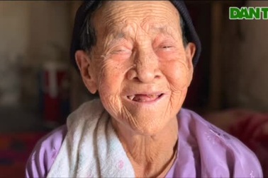 Niềm vui của cụ Rụt khi được mọi người giúp đỡ.