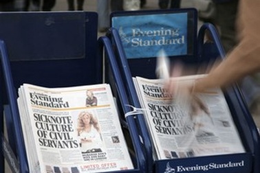 Bị bắt vì lấy cắp... báo miễn phí