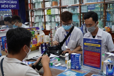 TPHCM: 50% khách hàng không mua được Molnupiravir