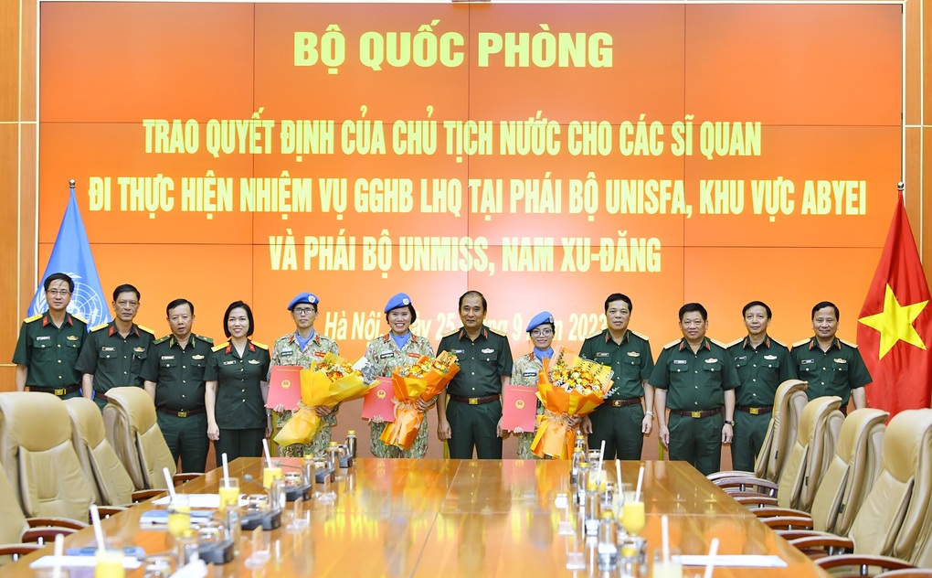 3 sĩ quan mũ nồi xanh Việt Nam sắp lên đường đến châu Phi - 2 3 sĩ quan mũ nồi xanh Việt Nam sắp lên đường đến châu Phi - 2