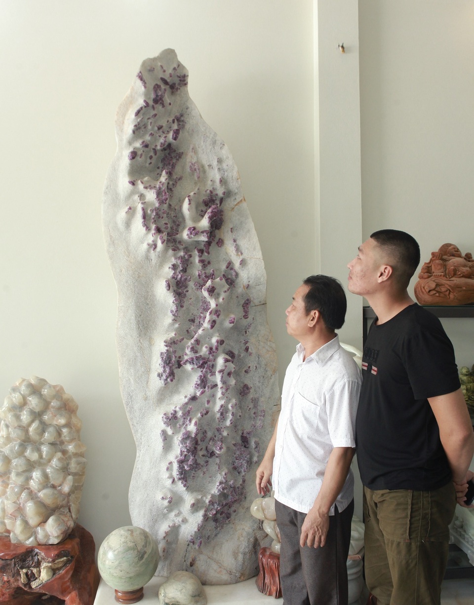 Gốc tinh thể ruby lớn nhất thế giới tại Yên Bái được trả giá tới 6 tỷ đồng - 2 Gốc tinh thể ruby lớn nhất thế giới tại Yên Bái được trả giá tới 6 tỷ đồng - 2