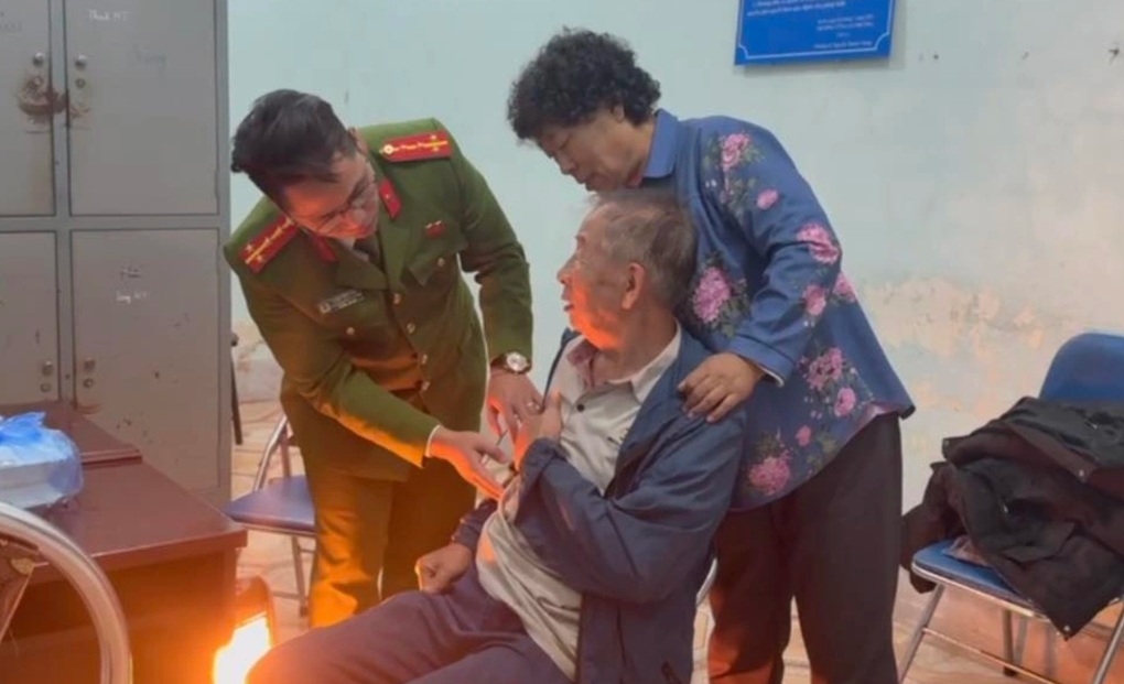 Khoảnh khắc vỡ oà khách Trung Quốc đi lạc gặp lại vợ tại Sa Pa - 1 Khoảnh khắc vỡ oà khách Trung Quốc đi lạc gặp lại vợ tại Sa Pa - 1