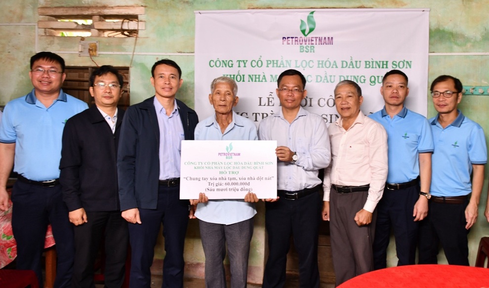 Cán bộ Nhà máy lọc dầu Dung Quất chung tay xây dựng mái ấm cho hộ khó khăn - 1