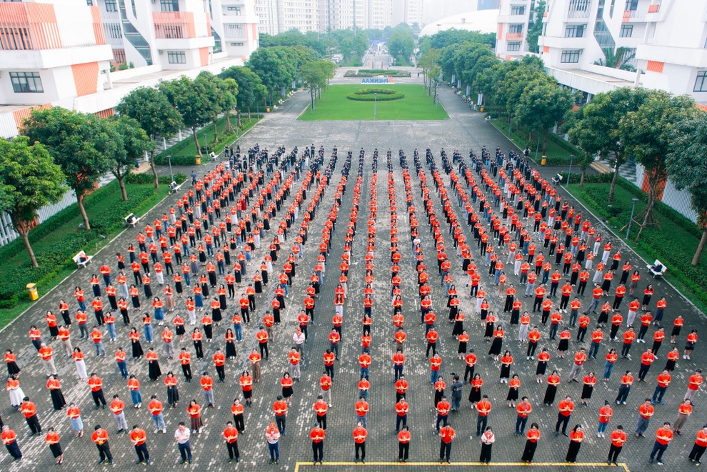 Gần 8.000 thành viên Phenikaa chào cờ, hát Quốc ca, mừng 80 năm Quốc khánh - 1 Gần 8.000 thành viên Phenikaa chào cờ, hát Quốc ca, mừng 80 năm Quốc khánh - 1