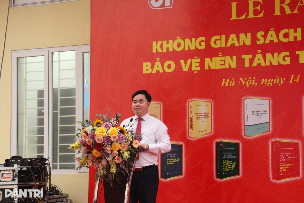 Khai trương Không gian sách bảo vệ nền tảng tư tưởng của Đảng - 2 Khai trương Không gian sách bảo vệ nền tảng tư tưởng của Đảng - 2