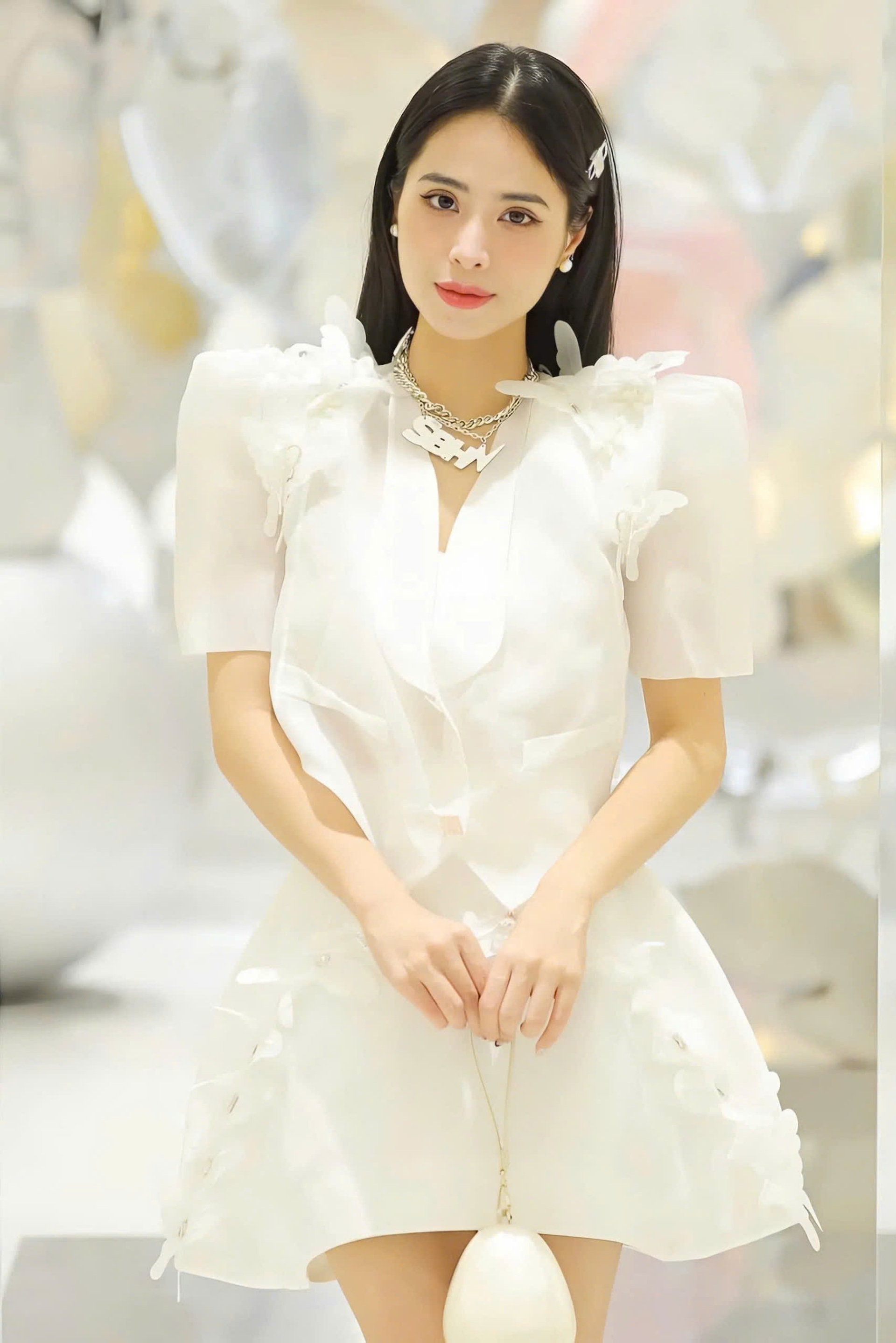Ca nương Kiều Anh sở hữu túi hiệu tiền tỷ, có chồng đồng hành mọi nơi - 15 Ca nương Kiều Anh sở hữu túi hiệu tiền tỷ, có chồng đồng hành mọi nơi - 15