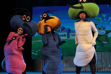 Sân khấu nhộn nhịp mừng Quốc tế Thiếu nhi 1/6