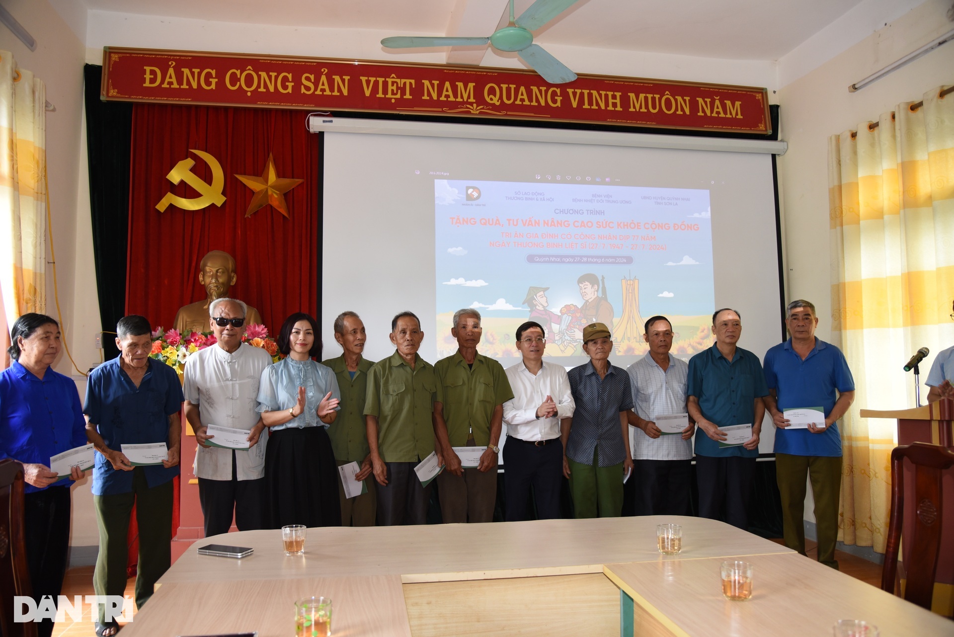 Hành trình khám bệnh, tri ân người có công dịp 27/7 của Dân trí - 2 Hành trình khám bệnh, tri ân người có công dịp 27/7 của Dân trí - 2