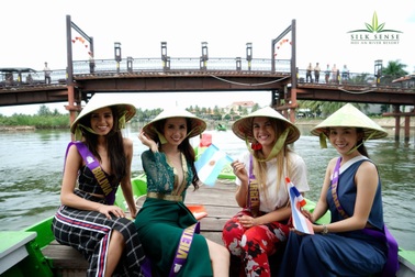 Doanh nhân Khoa Trần đồng hành cùng dàn thí sinh Hoa hậu đại sứ du lịch Thế giới 2018