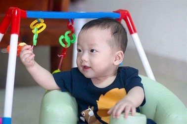 Bé trai sinh ra từ người mẹ ung thư nhường sự sống cho con đã tròn 1 tuổi