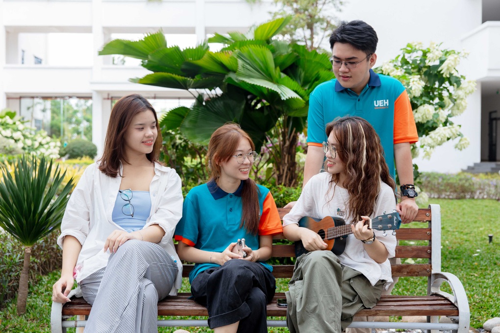 Đại học Kinh tế TPHCM công bố điểm sàn, dự báo điểm chuẩn năm 2025 - 1 Đại học Kinh tế TPHCM công bố điểm sàn, dự báo điểm chuẩn năm 2025 - 1