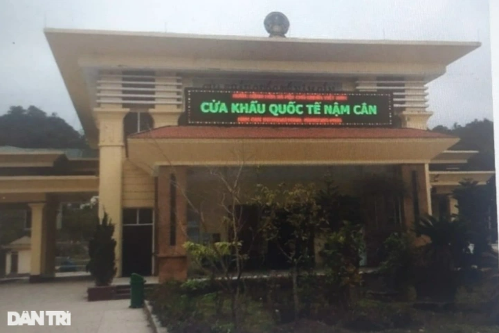 Vụ 3 cán bộ hải quan nghi nhận hối lộ: Khởi tố thêm 4 đối tượng - 1 Vụ 3 cán bộ hải quan nghi nhận hối lộ: Khởi tố thêm 4 đối tượng - 1
