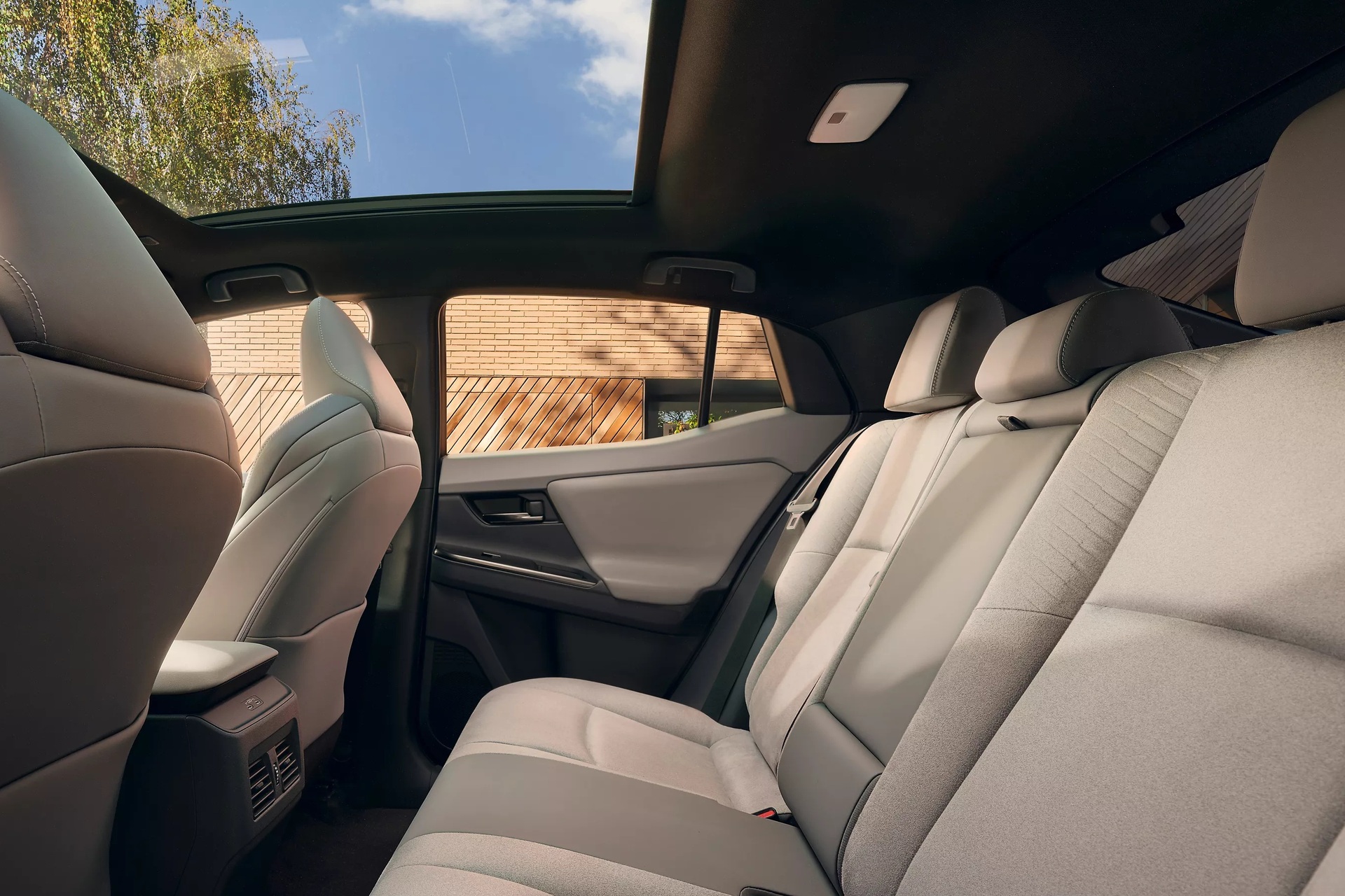 SUV thuần điện của Toyota trình làng, dáng thể thao tham vọng hút giới trẻ - 10 SUV thuần điện của Toyota trình làng, dáng thể thao tham vọng hút giới trẻ - 10