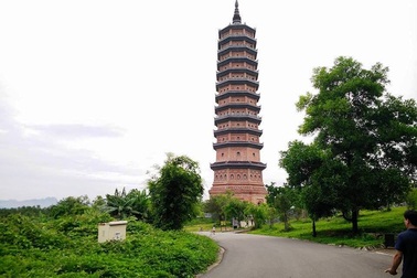 Chiêm ngưỡng Bảo Tháp cao nhất châu Á ở Ninh Bình