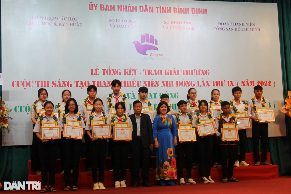 Máy phơi, thu gom nông sản của 2 học sinh lớp 8 được đánh giá cao - 3 Máy phơi, thu gom nông sản của 2 học sinh lớp 8 được đánh giá cao - 3