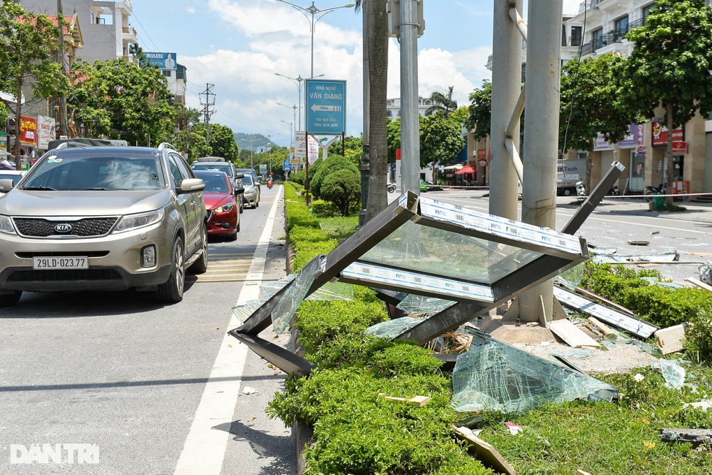 Nổ quán ăn 7 người bị thương ở Vĩnh Phúc: Như bom, đồ đạc tầng 2 rơi đổ - 2 Nổ quán ăn 7 người bị thương ở Vĩnh Phúc: Như bom, đồ đạc tầng 2 rơi đổ - 2