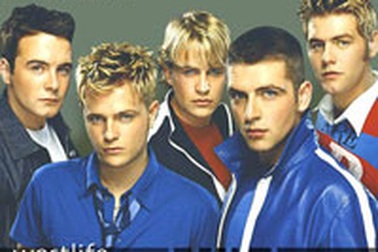 Westlife dẫn đầu bảng xếp hạng lần thứ 13