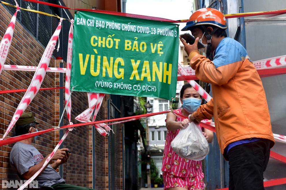 TPHCM: Chưa chính thức cho shipper hoạt động ở 8 quận, huyện vùng đỏ - 1 TPHCM: Chưa chính thức cho shipper hoạt động ở 8 quận, huyện vùng đỏ - 1
