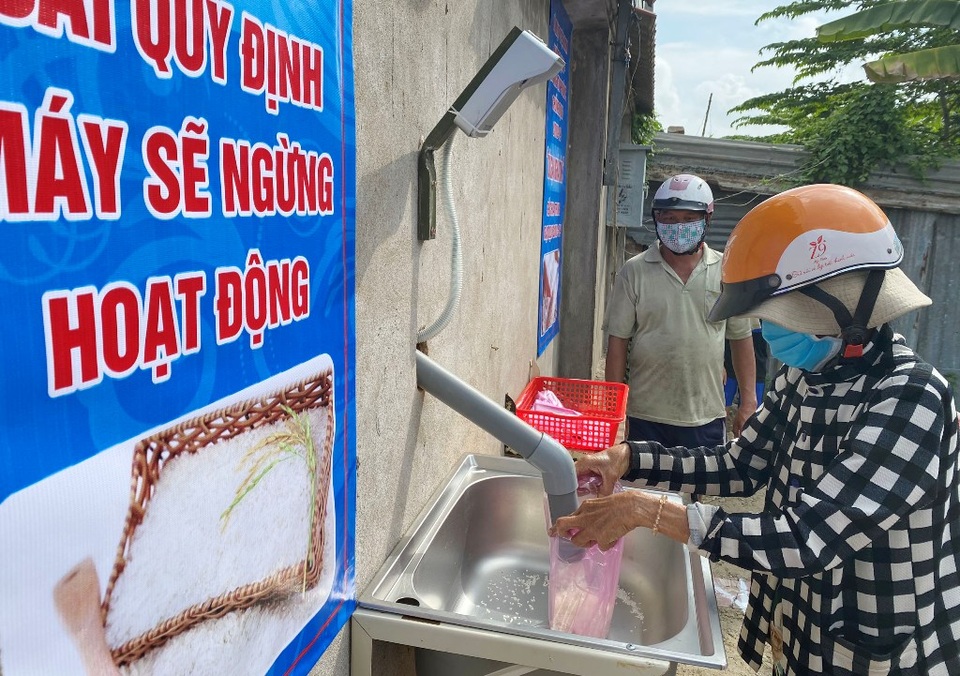 Ra đời trong đại dịch, ATM gạo cam kết phục vụ đến... hết năm - 1 Ra đời trong đại dịch, ATM gạo cam kết phục vụ đến... hết năm - 1