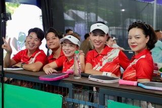 Minh Quân, Khánh Linh rạng rỡ cổ vũ dàn nghệ sĩ ở giải pickleball Dân trí - 7