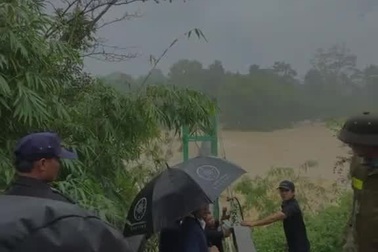 Thực hư cầu treo triệu view ở thác nước nổi tiếng Đắk Lắk bị lũ cuốn trôi