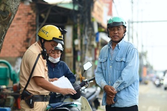 Đi ngược chiều để tiết kiệm thời gian, tài xế ở TPHCM bị phạt 5 triệu đồng